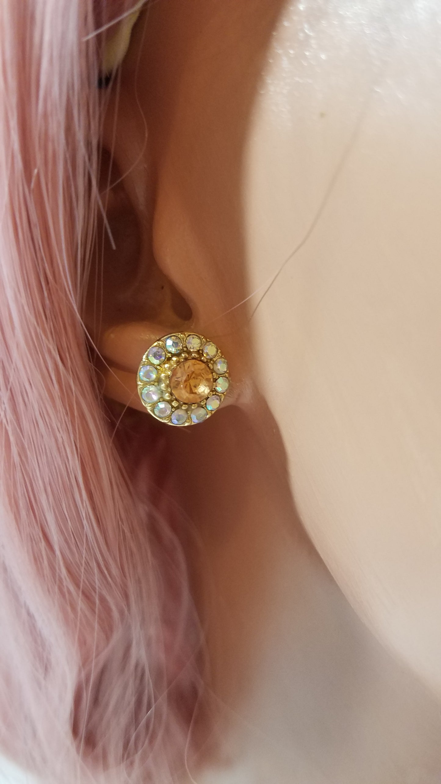 The Amber stud earrings are so glam and totally giving me Royal-Core vibes even Cottage-Core vibes! Yes, these earrings are so chic and glam they are perfect to complete your look and give you that bling!  Contains:  Crystal earring stud **Also comes with extra pair of backings for your earrings