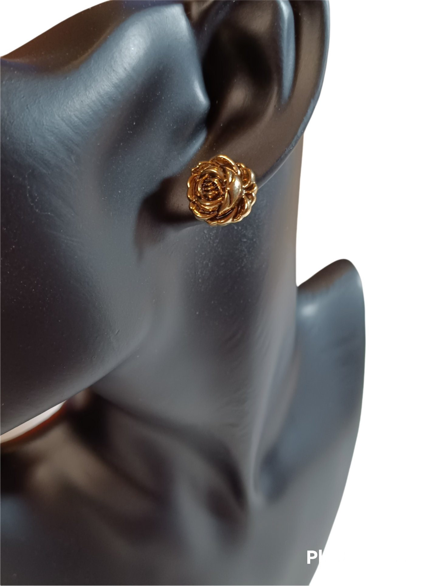 Gold Rose Earrings-A Blooming Symbol of Glamour