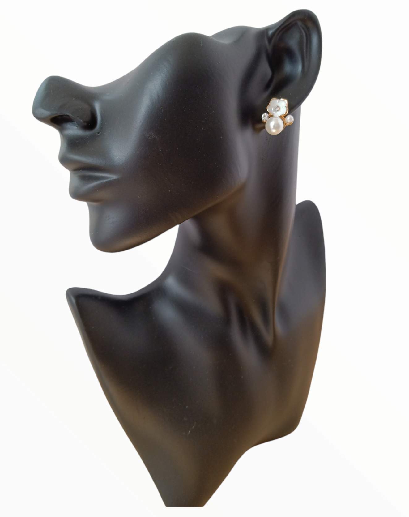 Leda Stud Earrings-A Symphony of Elegance and Versatility