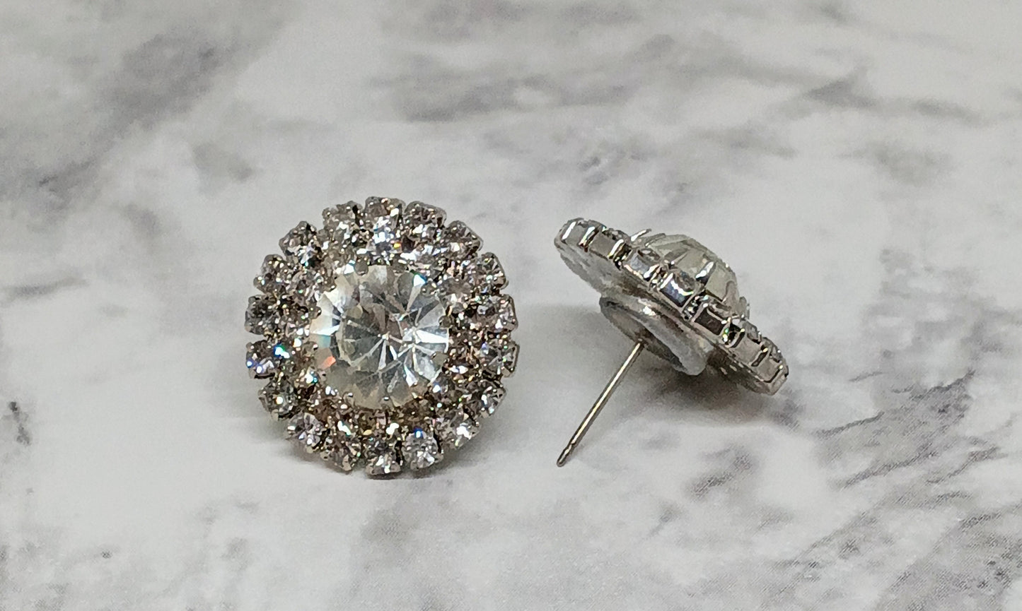 The Queen stud earrings, made using Titanium studs for those sensitive to metals.  Our titanium stud earrings are made with a unique process that allows us to create a beautiful and durable piece of jewelry that is also hypoallergenic and suitable for sensitive ears. We believe in the healing power of jewelry, and we want you to be able to wear something you love without worrying about the metal getting into your system. The Queen stud earrings are the perfect solution! Size 21mm